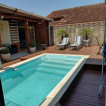 Casa agradável com piscina, a poucos passos da Praia Peruíbe Esterno foto
