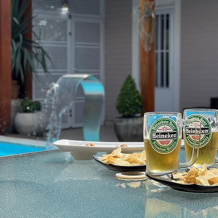 Casa agradável com piscina, a poucos passos da Praia Peruíbe Esterno foto