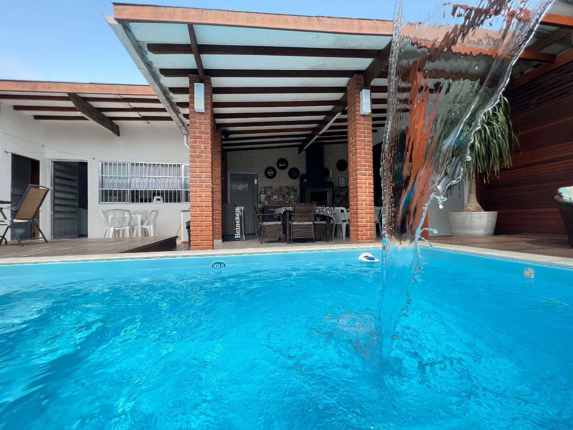 Casa agradável com piscina, a poucos passos da Praia Peruíbe Esterno foto