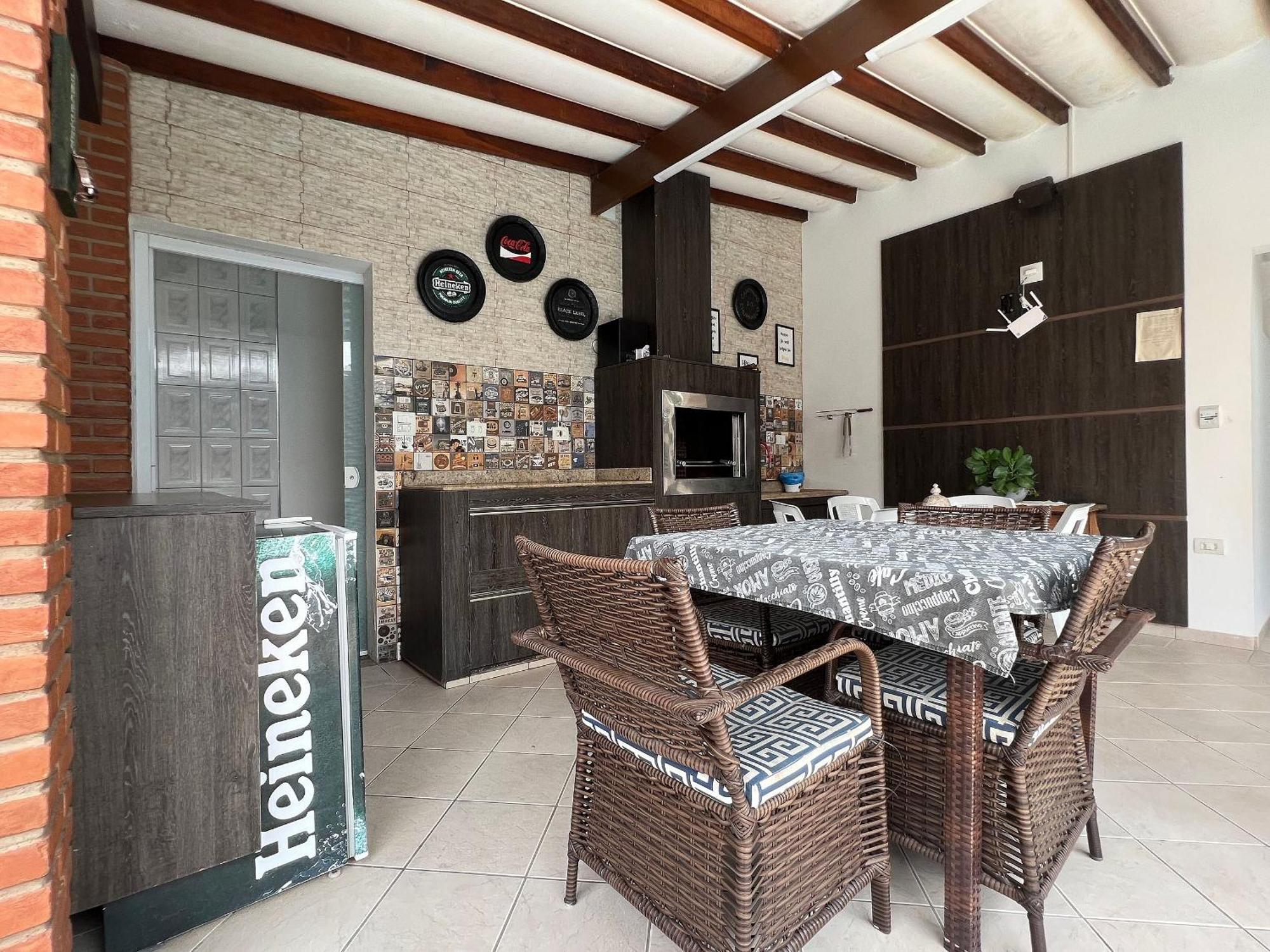 Casa agradável com piscina, a poucos passos da Praia Peruíbe Esterno foto