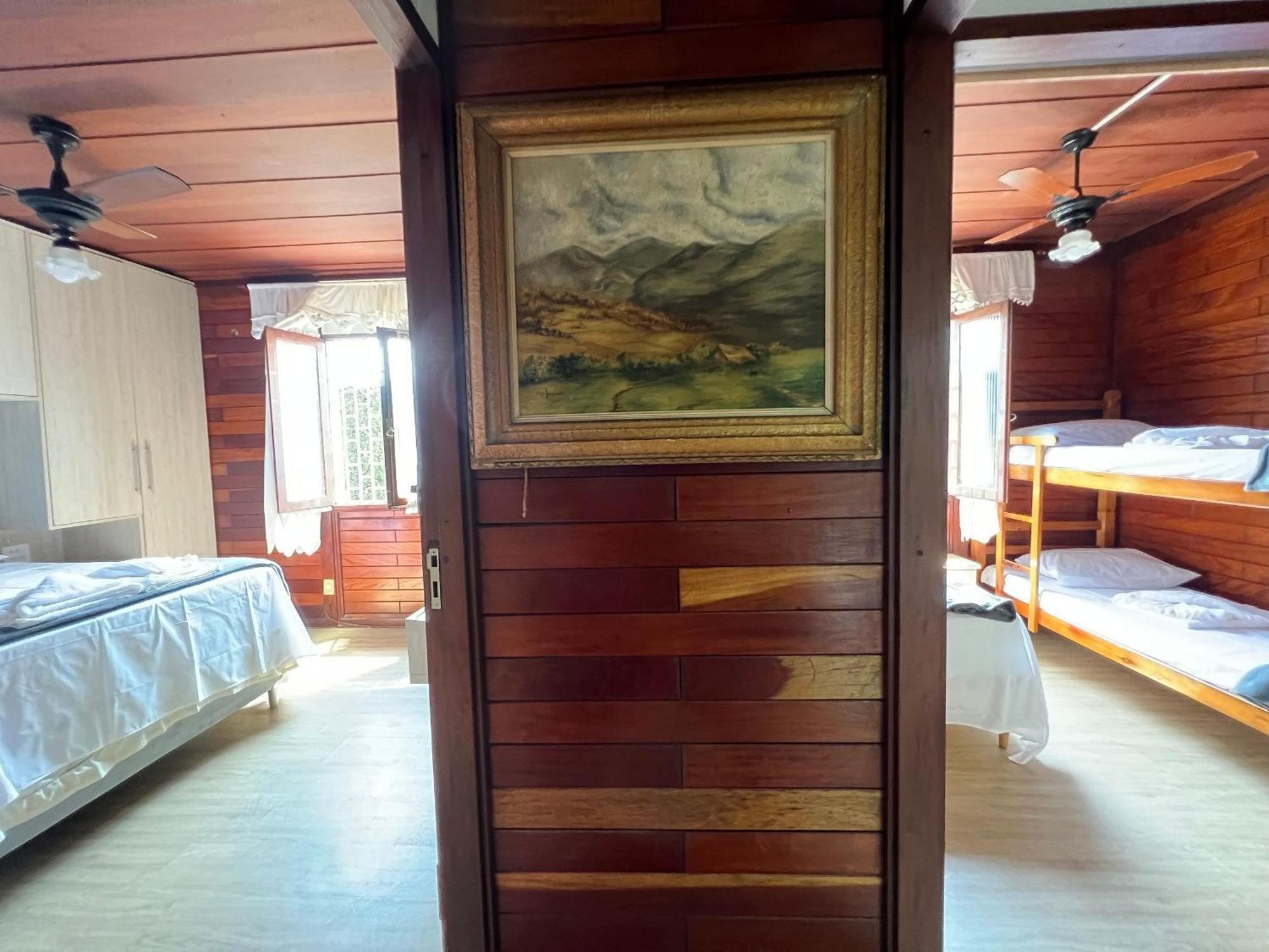 Casa agradável com piscina, a poucos passos da Praia Peruíbe Esterno foto