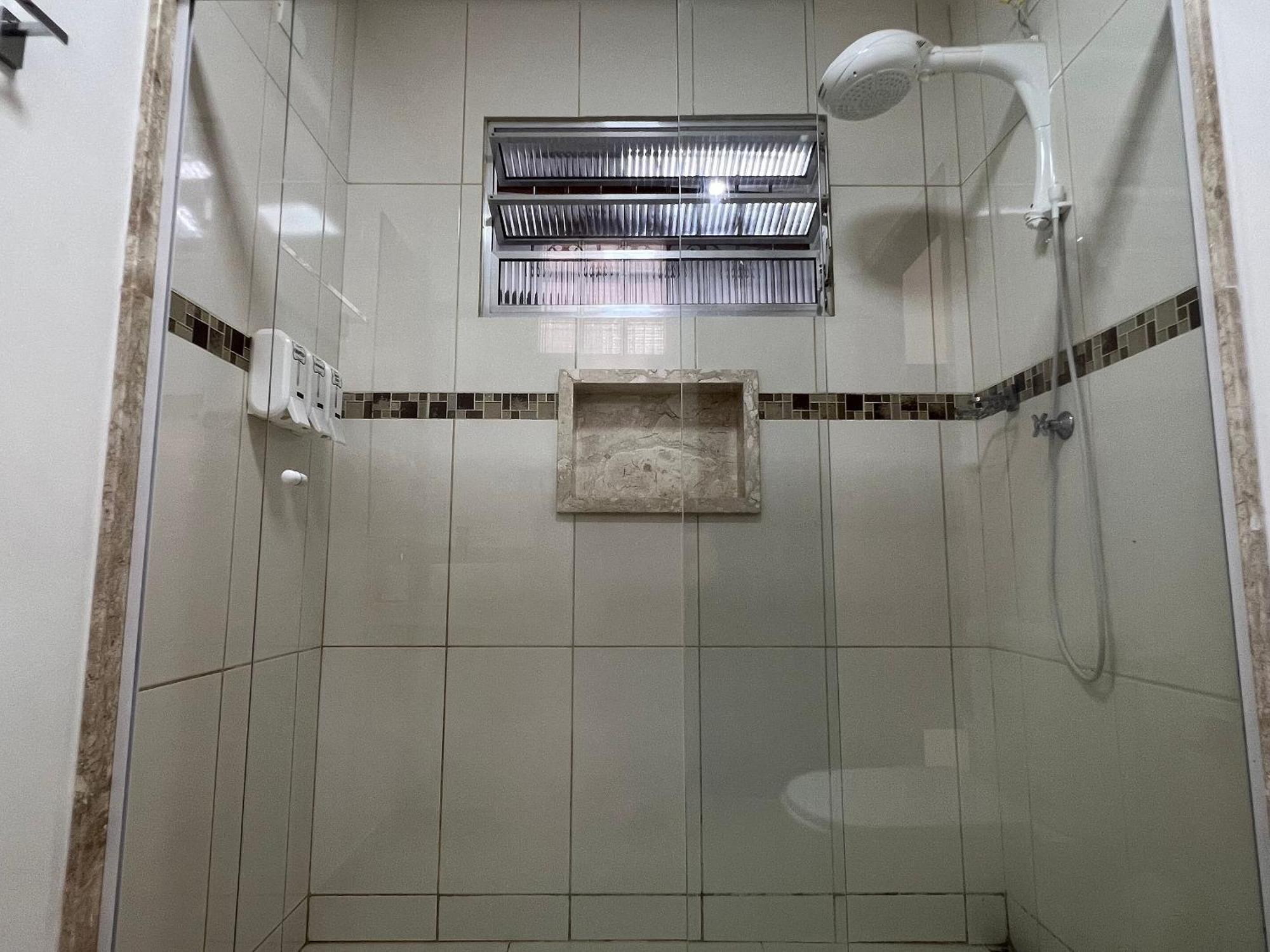 Casa agradável com piscina, a poucos passos da Praia Peruíbe Esterno foto