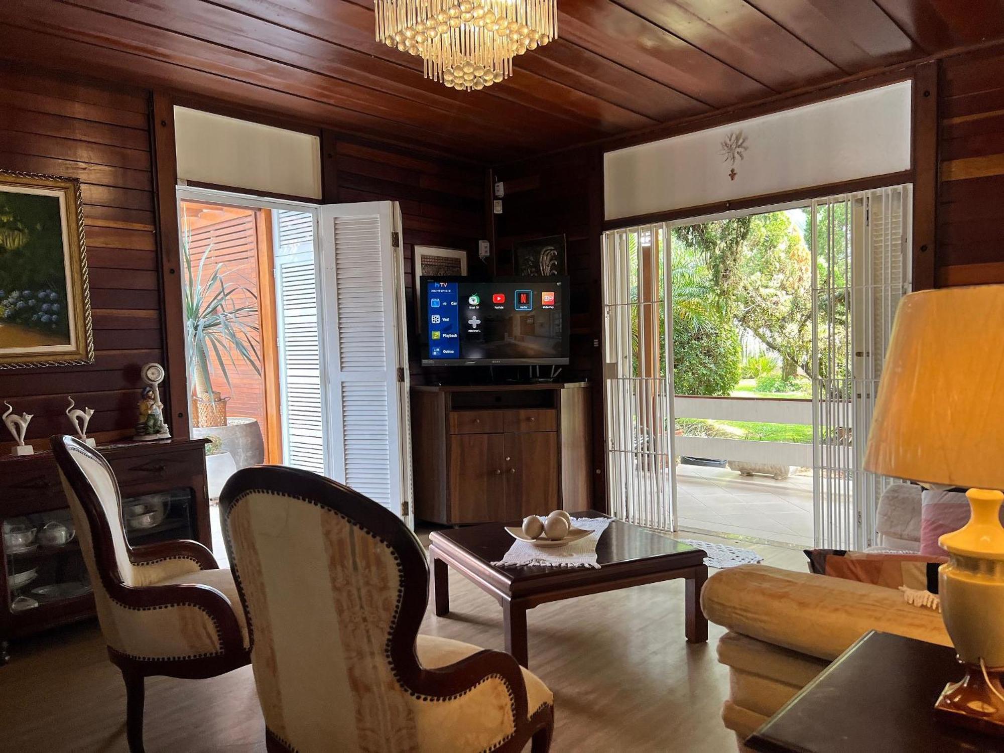 Casa agradável com piscina, a poucos passos da Praia Peruíbe Esterno foto