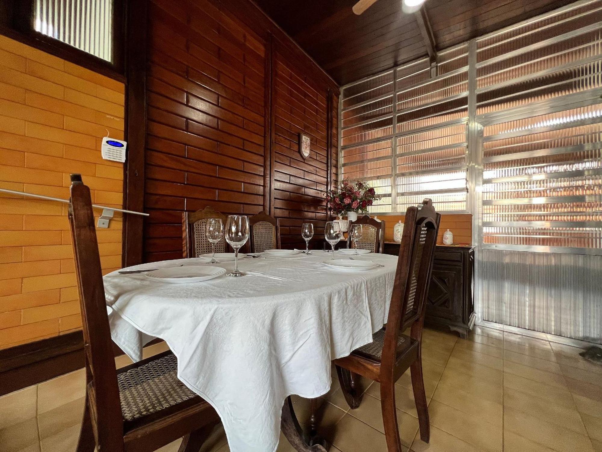 Casa agradável com piscina, a poucos passos da Praia Peruíbe Esterno foto