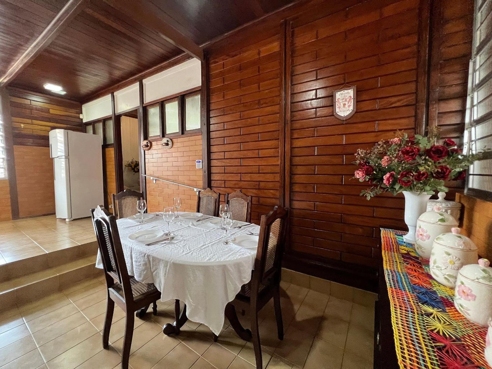 Casa agradável com piscina, a poucos passos da Praia Peruíbe Esterno foto