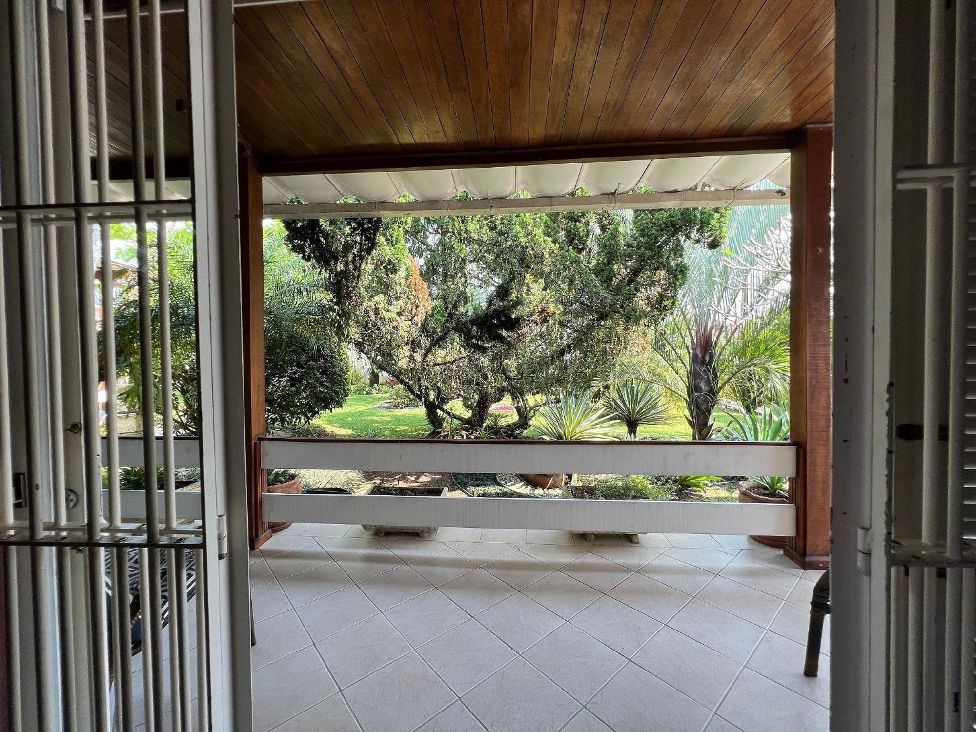 Casa agradável com piscina, a poucos passos da Praia Peruíbe Esterno foto