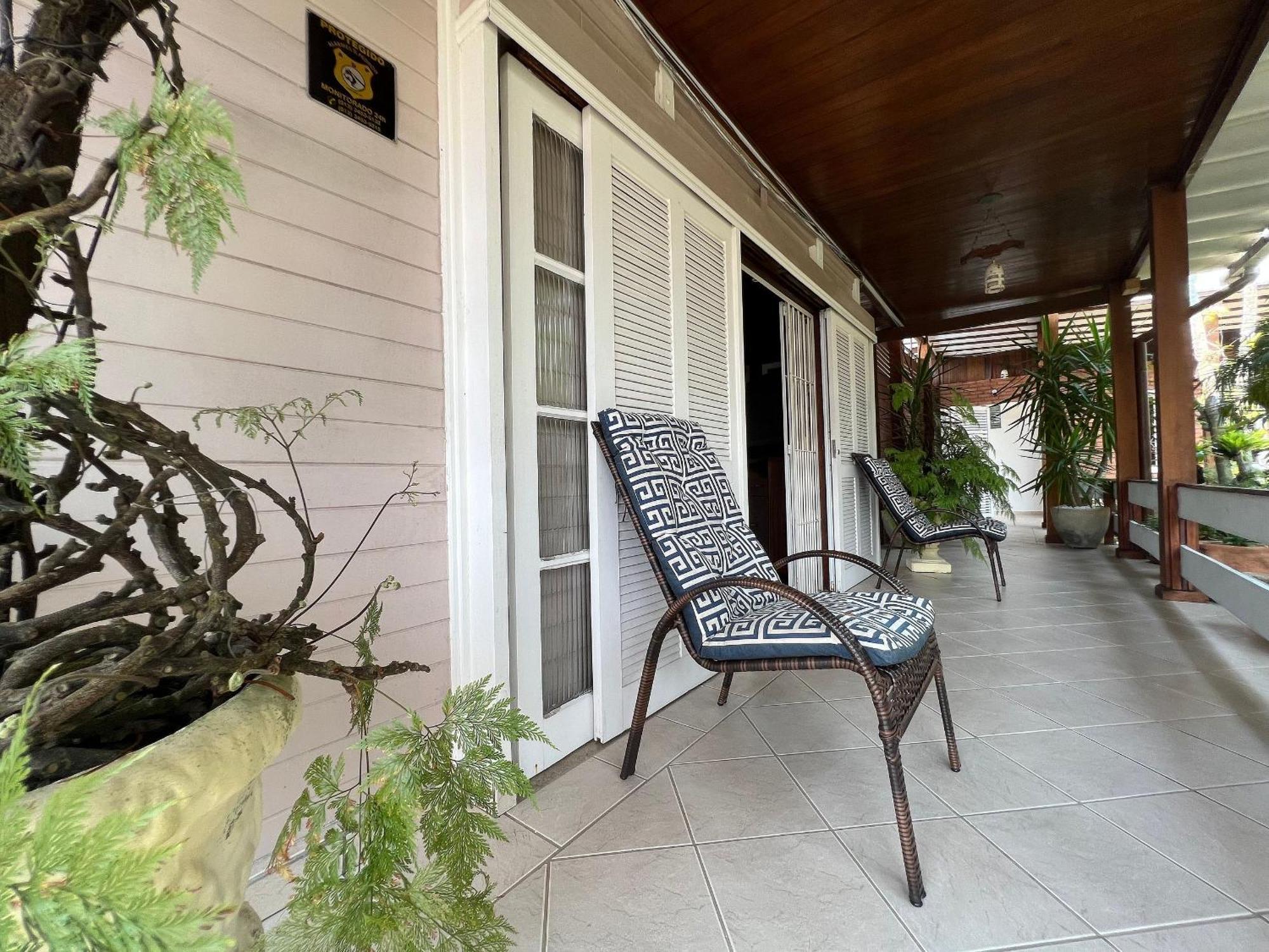 Casa agradável com piscina, a poucos passos da Praia Peruíbe Esterno foto